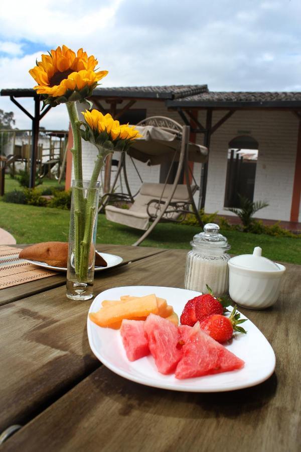 Hosteria San Carlos ตาบาเบลา ภายนอก รูปภาพ